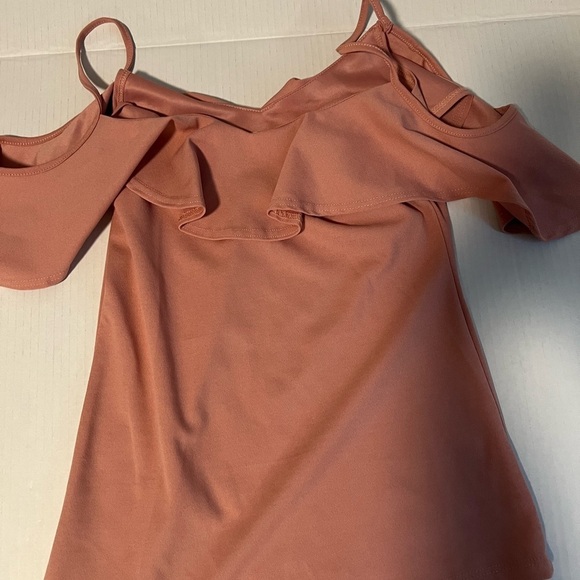 philosophy of paek Tops - Elegant Women's Off-Shoulder Blouse - Dusty Pink